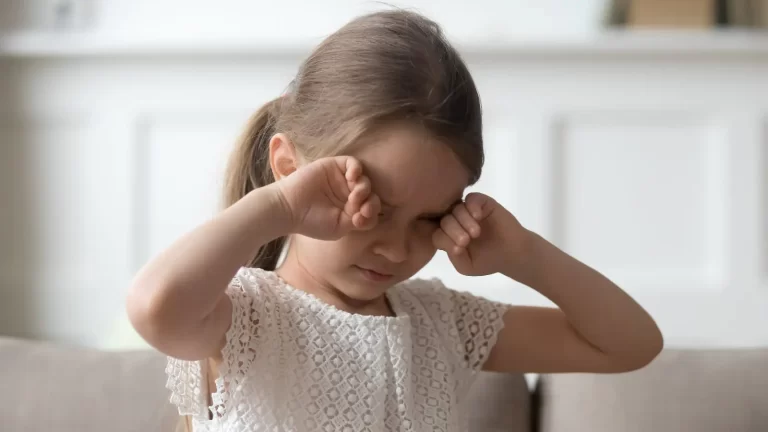 How to treat dry eyes in children? Know its causes and symptoms