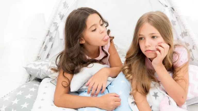Top 10 tips for every mother to deal with sibling rivalry among kids