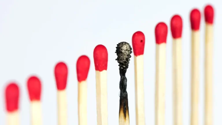 10 signs of burnout at work you need to take seriously