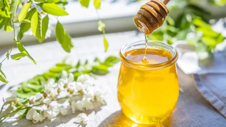 Sweet benefits of honey for your skin and and hair