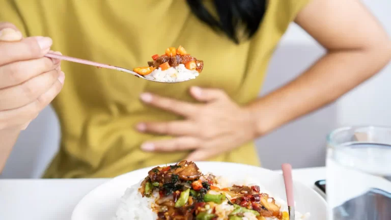Can eating spicy food cause piles? Find out here