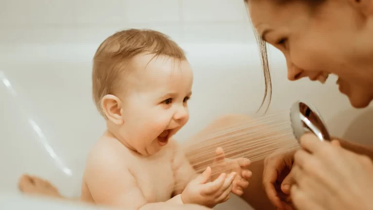 Know when and how to bathe your newborn baby