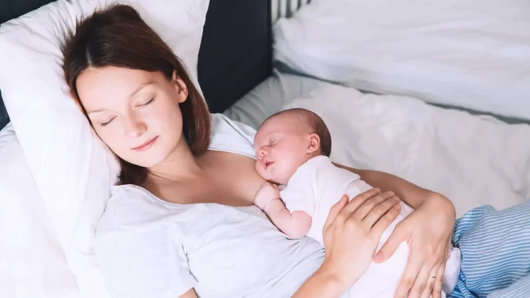 Co-sleeping with a baby: Tips for a breastfeeding mom