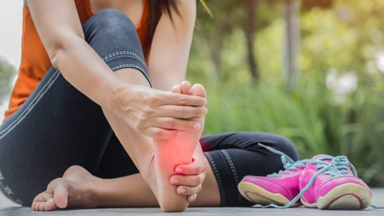 Tips to avoid spraining your foot before a marathon