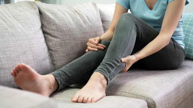 Restless legs syndrome: Symptoms, Causes and Treatment
