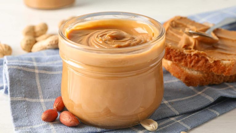 Peanut butter: Benefits and ways to include it in your diet