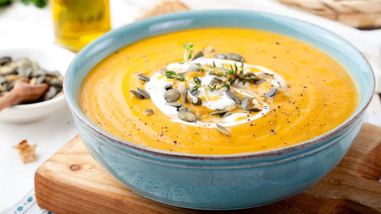 Step-by-step guide to make pumpkin soup for winter warmth
