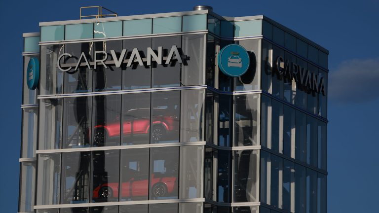 Carvana lays off 1,500 employees following stock freefall