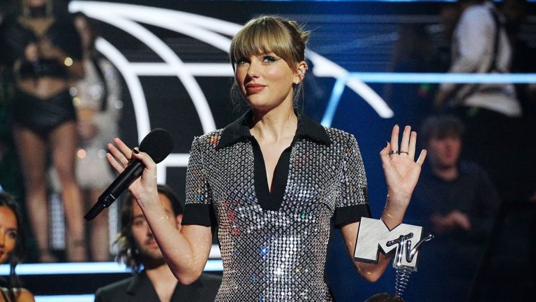 Taylor Swift ticket fiasco leads to calls for Ticketmaster, Live Nation to break up