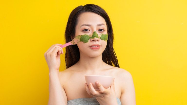 Make green tea cleansing mask a part of your skincare routine today