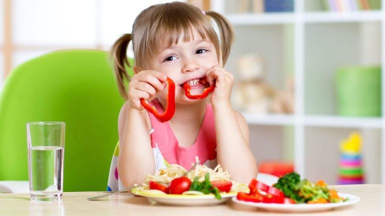 Signs of healthy child: Know how good eating habits are important