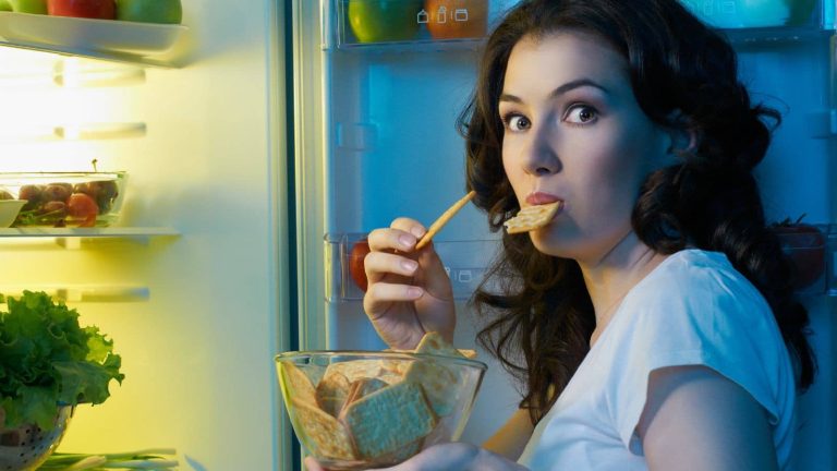 Do you binge eat at night? Here’s how it increases obesity risk
