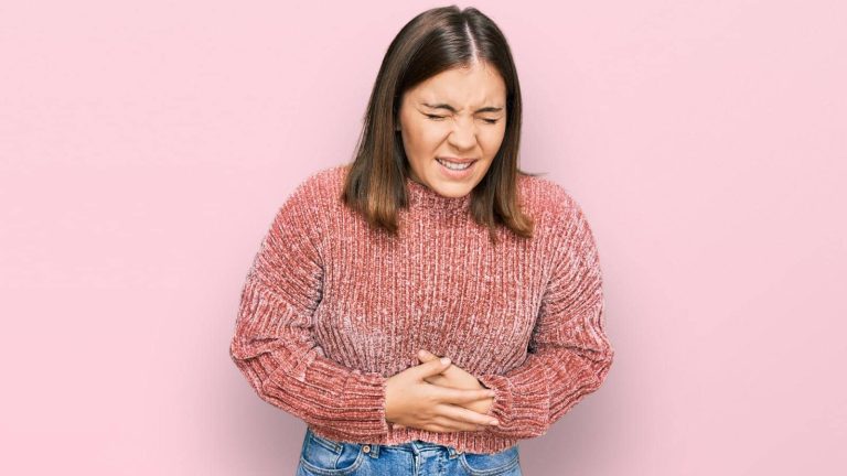 5 signs to differentiate between period cramps and poop cramps