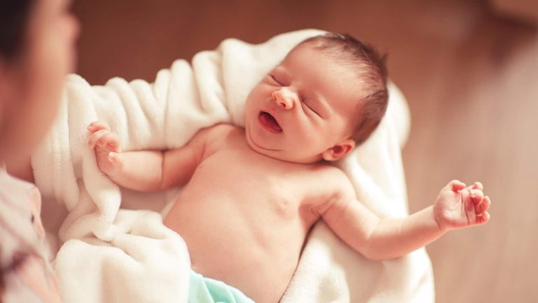 World Pneumonia Day: know how breastfeeding can help with pneumonia