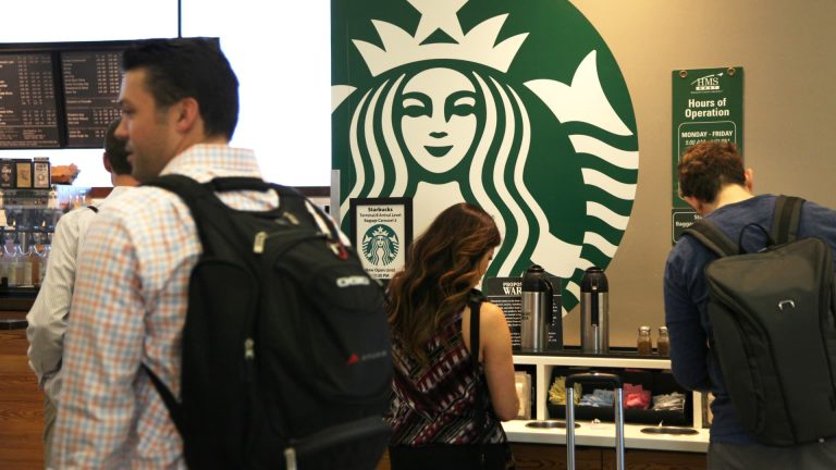Jefferies downgrades Starbucks, says recession could hurt consumer spending in 2023