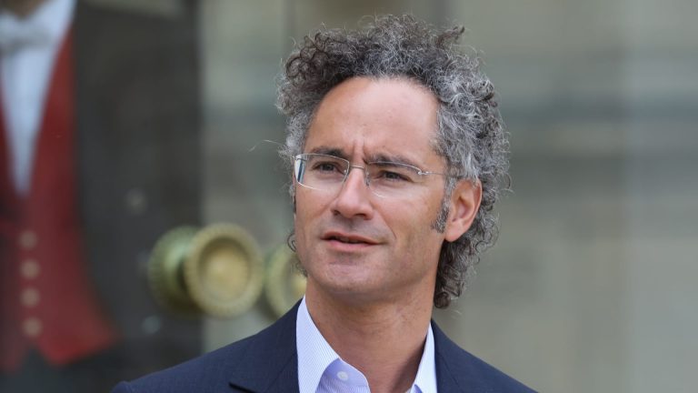 Wolfe Research downgrades Palantir, says investors should sell before it becomes a sub-$5 stock