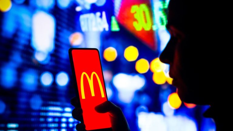 McDonald’s hopes discounts, contests boost mobile sales
