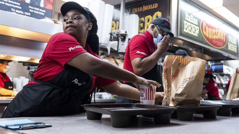 Some restaurant workers could see big wage growth in 2023