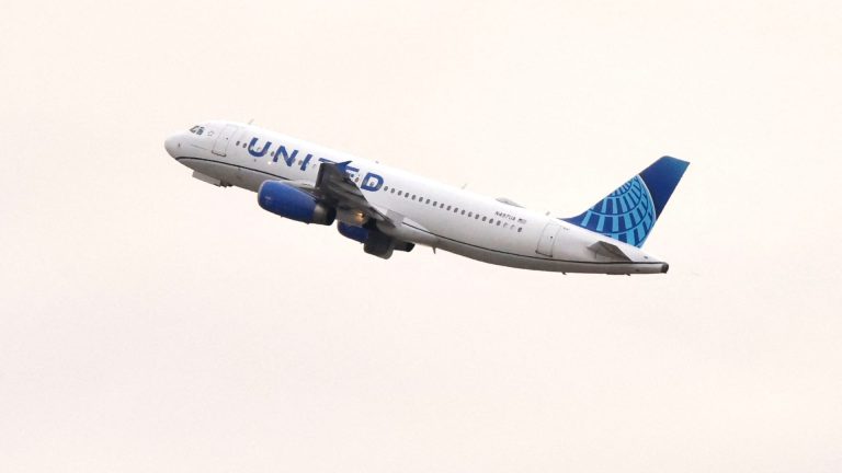 United Airlines, Warner Bros. Discovery among the week’s best performers