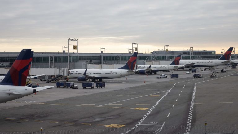 FAA launches investigation after two planes nearly collide at JFK airport