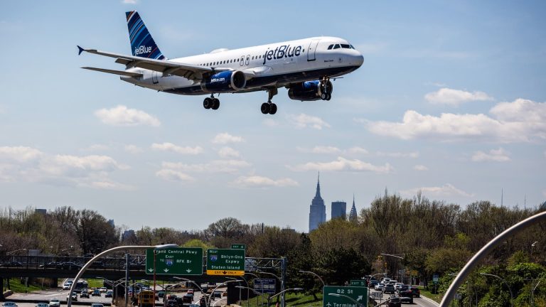 JetBlue to trim New York flights because of FAA staffing shortages