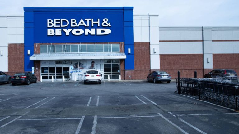 Bed Bath & Beyond again warns of bankruptcy with new stock offering