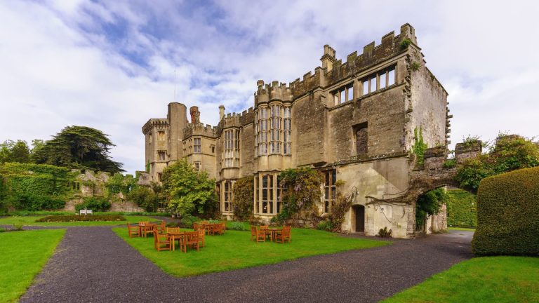 How to find castles and historical hotels in the UK and Ireland