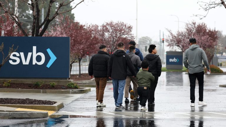 Silicon Valley Bank customers scramble to meet payroll, pay bills