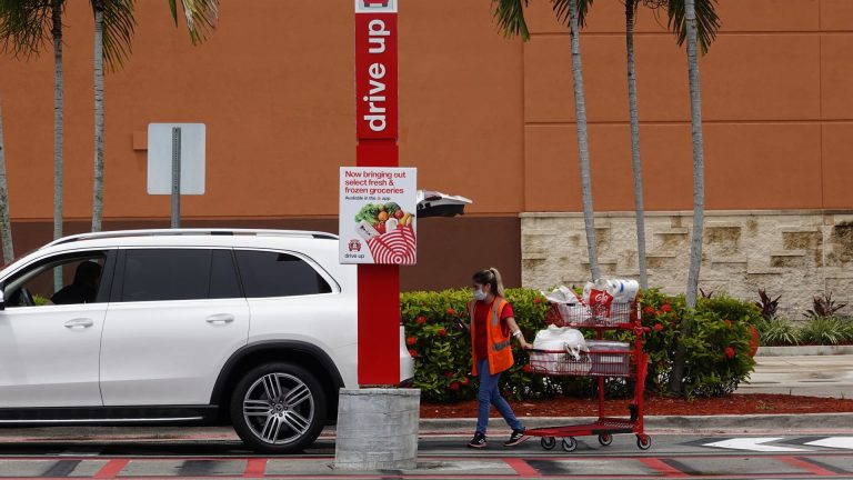 Target rolls out curbside returns as sales growth slows