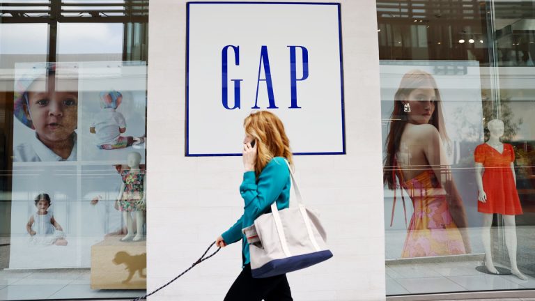 Gap to lay off 1,800 workers