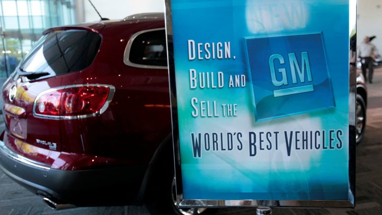 GM hires ex-Apple exec Mike Abbott to lead new software unit