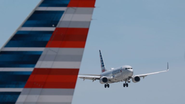 American Airlines pilots reach preliminary labor agreement