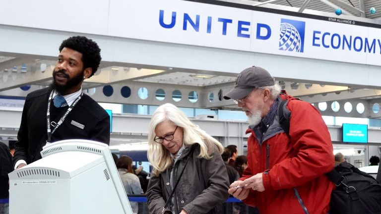 United Airlines to send flight disruption vouchers to travelers’ phones