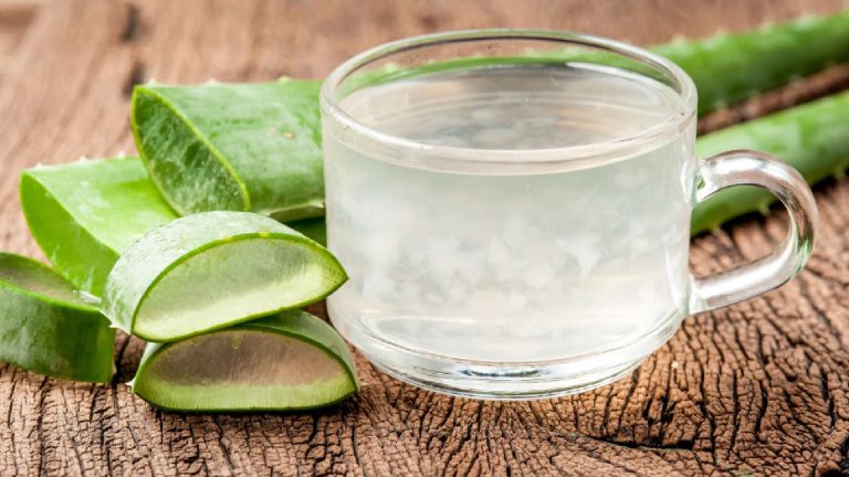 Say goodbye to summer skin problems with this aloe ice remedy