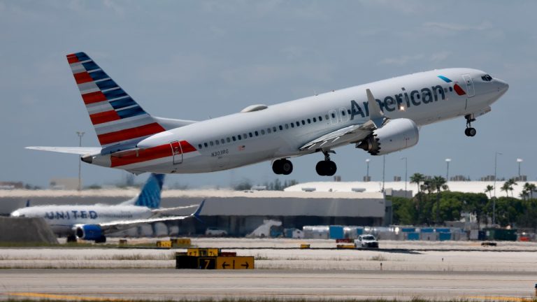 American Airlines boosts pilot contract offer by $1 billion after United deal