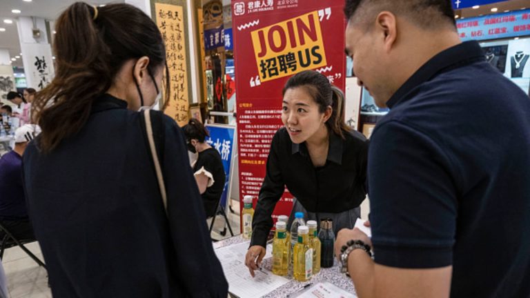 China job market getting tough for new graduates