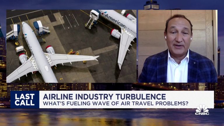 Fmr. United CEO Oscar Munoz: Airline problems caused by several compounding issues not just one
