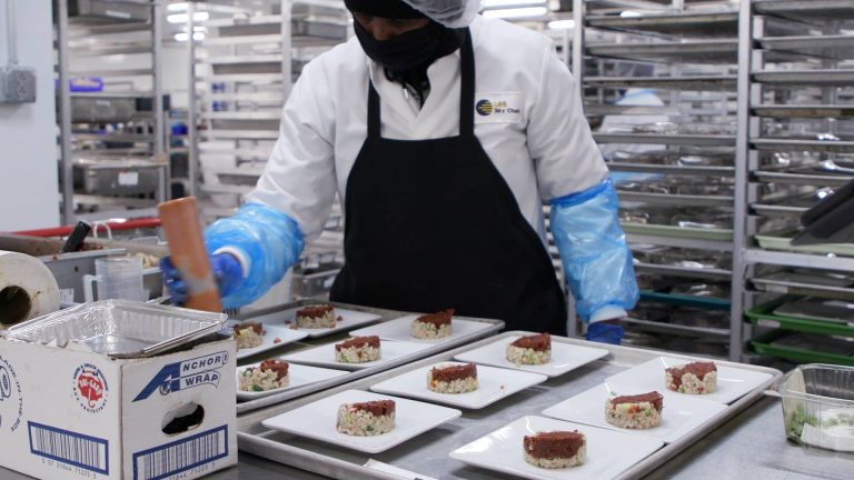 Inside the American Airlines kitchen that makes 15,000 meals a day